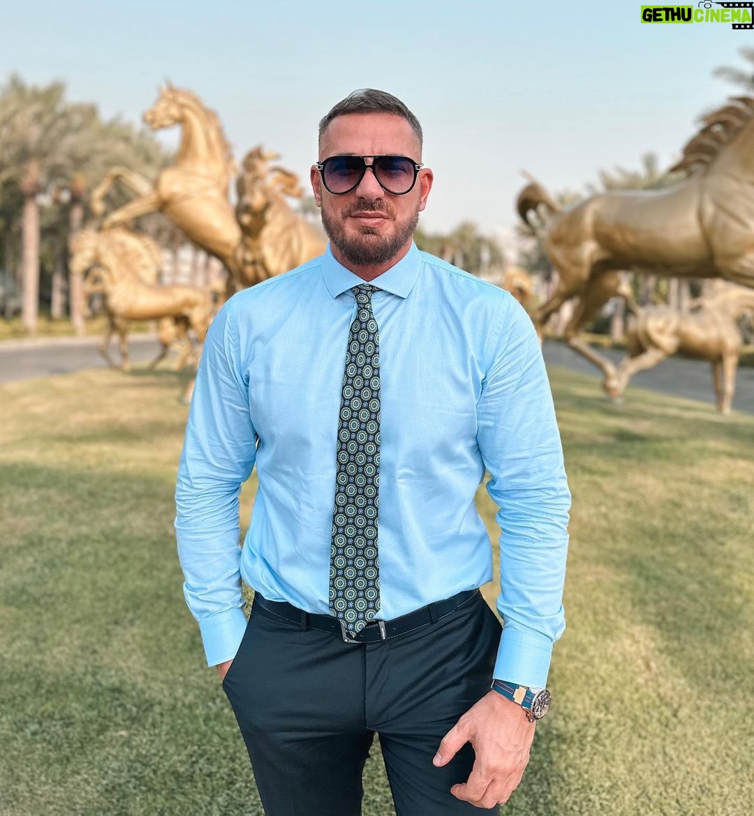 Kurban Omarov Instagram - Понимаю, что пробыл в Эмиратах совсем еще мало, чтобы говорить на такие темы, и все же выскажу свою точку зрения. С одной стороны, понятно, что мне восточные традиции гораздо ближе европейских. С другой стороны не только это, а в целом мне кажется, что Россия из-за своей истории, многонациональности, в принципе огромной территории - далеко не Европа, и не Азия. Здесь мне близка позиция, что наша страна - евразийская цивилизация, аналогов которой нет в мире и в этом ее уникальность. На эту тему у вциом есть свежая статистика: 63% наших соотечественников считают, что отношения между нами и Европой всегда будут строиться на недоверии. И это действительно так, учитывая многовековую историю. Молодежь менее категорична сегодня, более половины говорят о возможности дружбы с Западом. И это понятно, они меньше знают и интересуются историей и политикой. Со временем все встанет на свои места, я в этом даже не сомневаюсь. Но мне интересно узнать и ваше мнение, напишите в комментах, что вам ближе Запад или Восток, и что думаете, возможно ли стать полноправными партнерами с Европой?