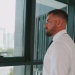 Kurban Omarov Instagram - Сегодня посмотрел крутейший парад ВМФ в Петербурге. Принимает его как и всегда президент. Не могу не согласиться с его словами о том, что это самые отважные, бесстрашные и дерзкие люди. Экипажи кораблей и подводных лодок, летчики морской авиации, береговые войска и морская пехота - настоящие герои. И, кстати, парад сегодня не только в Кронштадте и Петербурге, но и в Дагестане. С развитием туризма на Каспий, люди с удивлением узнают, что вообще-то это море, хоть и не имеет соединения с океаном в нынешнее время. Именно при Петре I здесь построили первый флот, фактически открыв «окно» в Азию, а не только в Европу, как принято считать. С тех пор русский морской флот надежно охраняет все наши границы. Именно поэтому парад сегодня проходит не только на севере, но и в Каспийске, а также во Владивостоке и Новороссийске. Поздравляю всех причастных с этим праздником, вы наша гордость и слава!