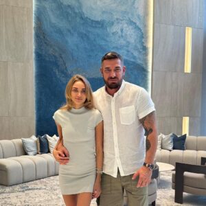 Kurban Omarov Instagram - Жизнь полна неожиданностей, но находить их в любимом человеке - это нечто особенное.