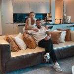 Kurban Omarov Instagram – Переехать в Дубай было, как войти в кинотеатр на последнюю минуту фильма – все вокруг уже в курсе дела, а ты только привыкаешь к освещению. 

Все меняется, от языка до того, как солнце печет тебя каждый день. Но мы с Валерией наслаждаемся каждой минутой этого грандиозного показа. Ведь вместе нам любая пустыня оазис.