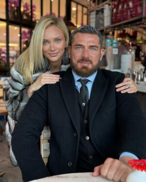 Kurban Omarov Instagram - Давайте так. 
Сейчас в начале будет немного скучно, но зато потом интересно. Договорились?

Большинство в курсе, что на Урале чего только нет: и производство современных танков и грузовых вагонов, и производство высокоскоростных поездов «Уральские локомотивы», в Челябе вообще есть свой завод роботов. И везде там побывал президент. А зачем? И нет, не в выборах дело. Все это звенья одной цепи - развитие промышленности есть важная часть плана развития страны. 
Урал - исторически крупный промышленный регион, но там и в других регионах постоянно осваивают новую современную продукцию, которая нам так необходима. 

Так вот, всем тем, кто возмущается и не хочет быть курортным регионом: вы Владимира Владимировича когда в Дагестан пригласите?
