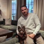 Kurban Omarov Instagram - Стараюсь жить по этому принципу, этому учу и детей: меньше слов, больше дела. Пока кто-то призывает игнорировать, разводит флуд, сидя на диване, другие делают свое дело. 15,16,17 марта - дни, когда нужно просто не лениться, не болтать, не надо кому-то что-то доказывать, нужно просто сделать несколько кликов, ну или прогуляться до ближайшего избирательного участка (в конце концов весна, и хватит уже сидеть дома). Среди моих близких нет тех, кто просто игнорирует такие вещи. Своими правами надо пользоваться!