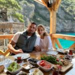 Kurban Omarov Instagram - Турецкий завтрак в одном из самых прекрасных мест на земле с самой красивой девушкой. Gökçe Gemile