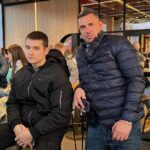 Kurban Omarov Instagram - Спорт помогает Омару не только быть сильным, здоровым и выносливым, но и развиваться, смотреть другие города, путешествовать. Когда мы с ним были в Казани, нас удивил этот город. Он мега спортивный. Мне кажется, что мало где такое количество клубов, арен, залов, стадионов. Насколько я понимаю, это все пошло с 2013 года, когда они принимали Универсиаду, а сейчас знаю, что строят крутой велотрек для Единых Игр Специальной Олимпиады. Для меня Казань реальный пример самого здорового и спортивного города в стране. Я бы хотел, чтобы такая поддержка спорта и образа жизни была везде! Кто здесь из Татарстана, поделитесь, реально так, как мне кажется?