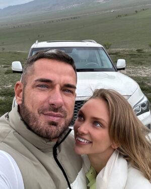 Kurban Omarov Instagram - Вот мы сейчас в Дагестане, и знаете, что я слышу от тех, кто непосредственно тут живет? Огромное количество людей за последние пару лет посетили или планируют приехать в Дагестан. В разы больше, чем раньше. Это очень круто, потому что у нас действительно есть, что посмотреть. И мы правда любим гостей. С каждым годом здесь становится комфортнее. И это благодаря в первую очередь людям, которым не все равно, которые искренне выступают за благоустройство, голосуют за свои города, дороги, скверы, развивают спорт! Такое голосование есть во всех регионах, кстати. По каждому городу свои объекты. Я всегда топлю за спортивные площадки и объекты. А что важно вам? А как туристам?