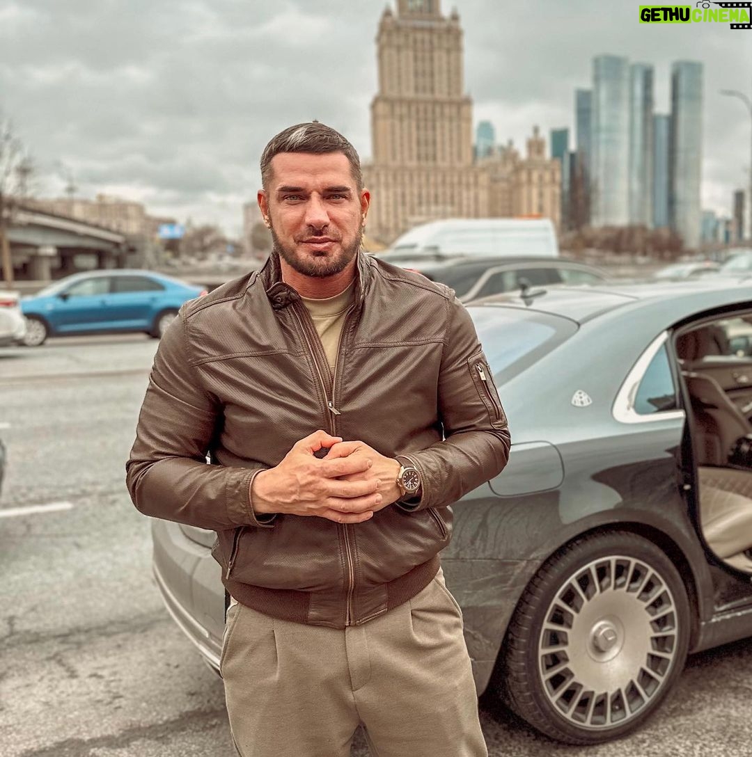 Kurban Omarov Instagram - Знаете как оно бывает, решил что-то узнать через поисковик, потом еще куда-то перешел, и вот ты уже читаешь совсем не относящееся к первой теме, но очень интересно! Я признаюсь, в историю штатов не особо вчитывался. Но на днях попалась любопытная история, она прежде всего должна быть интересна тем, кто до сих пор считает, что мы вероломно вторглись в другую страну, а все остальные вокруг святые. И так, 28 марта 1845 года Мексика разорвала отношения с США, потому что те накачали оружием Техас и захватили его. Собственно как вообще начиналась Америка уже все знают. Они захватили чужие земли, истребляли местное население, по факту самый настоящий геноцид. Но аппетит ведь приходит во время еды. Они «сожрали» половину Мексики, использовали те же тактики в Афганистане, Ливии, Сирии и много где еще. Тут пальцев рук не хватит перечислять. И вот что удивительно, эти люди после всего того, что они сами устраивали на протяжении многих лет, теперь пытаются учить других как жить. Поэтому вы когда слушаете чужое мнение, надо еще смотреть и на того, кто это говорит. Как правило они рассказывают про себя.