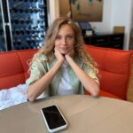 Kurban Omarov Instagram - И так в сторис я поднял вопрос стоит ли краситься молоденьким красивым девочкам. И к моему удивлению мнения разделились ровно пополам🤷‍♂️ Я был уверен, что вы меня поддержите и скажите рановато))) Но вы …. 👻 Хотя бы вот так чуть-чуть как на фото! Я устал читать директ по этому давайте здесь)))
