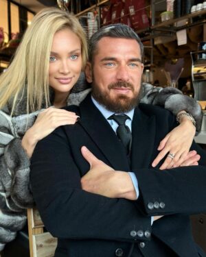 Kurban Omarov Instagram - Давайте так. 
Сейчас в начале будет немного скучно, но зато потом интересно. Договорились?

Большинство в курсе, что на Урале чего только нет: и производство современных танков и грузовых вагонов, и производство высокоскоростных поездов «Уральские локомотивы», в Челябе вообще есть свой завод роботов. И везде там побывал президент. А зачем? И нет, не в выборах дело. Все это звенья одной цепи - развитие промышленности есть важная часть плана развития страны. 
Урал - исторически крупный промышленный регион, но там и в других регионах постоянно осваивают новую современную продукцию, которая нам так необходима. 

Так вот, всем тем, кто возмущается и не хочет быть курортным регионом: вы Владимира Владимировича когда в Дагестан пригласите?
