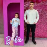 Kurban Omarov Instagram - Я никогда не боялся мечтать по-крупному. И за это огромное спасибо моим родителям. Они научили меня ставить цели и идти к ним, бороться, достигать. Очень важные качества в первую очередь для мужчины, но и свою дочь я этому также учу. Она, конечно, принцесса, но должна быть с характером. Они не просто моя гордость - они самый настоящий подарок Всевышнего, как сегодня сказал президент на прямой линии. Очень правильные слова и очень верный ориентир для нас всех, в том числе и государства. Они наше будущее, у них все впереди, и именно мы, родители, несем сейчас ответственность за то, как они будут жить. Обнимите своих детей лишний раз сегодня, они это заслужили!