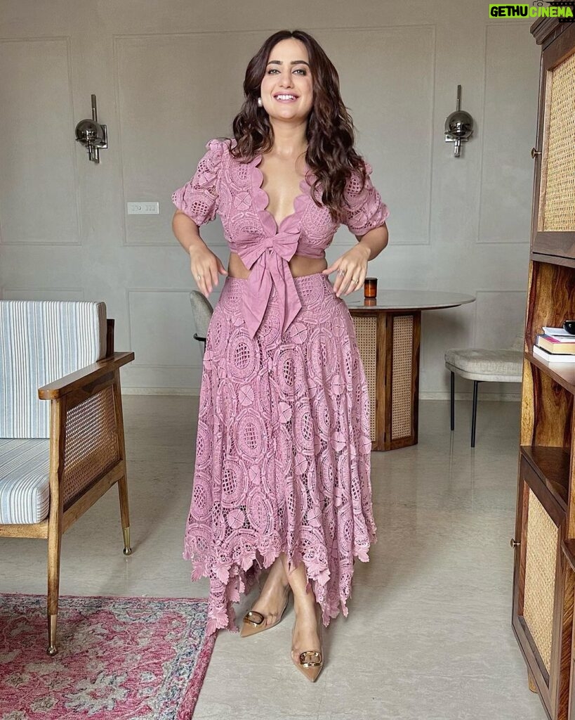 Kusha Kapila Instagram - felt later will delete cute🌸 @lovechoje @the_jewel_factor Styled by @ayeshaaminnigam Assisted by @mehullsinglla