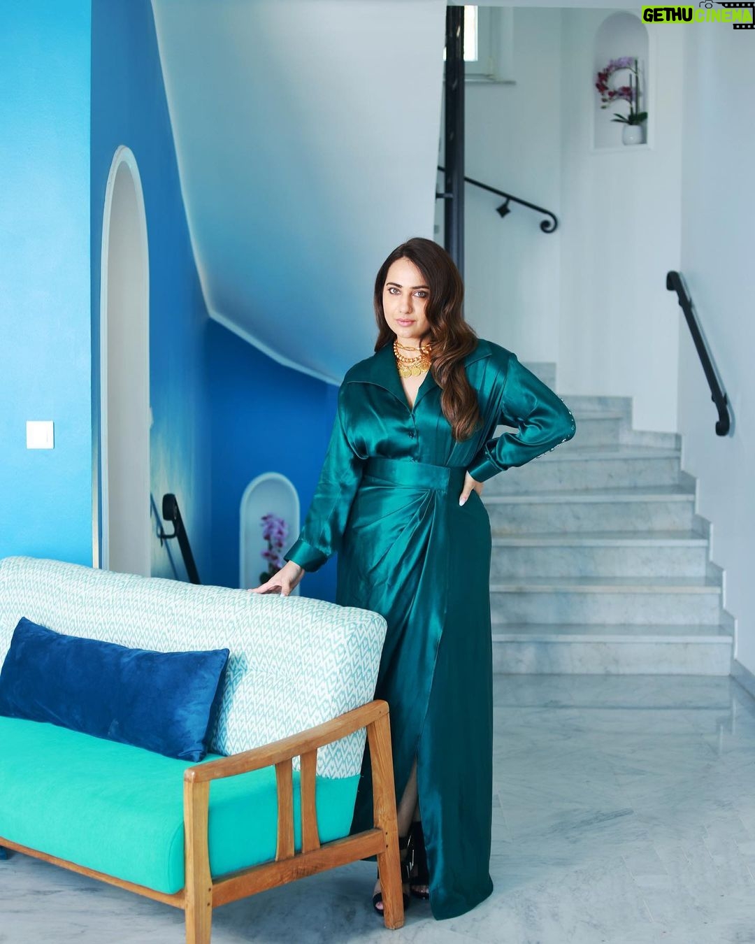 Kusha Kapila Instagram - not me posing like I own this villa 🌚 Thank you @airbnb for making this spectacular stay possible and making all my French Riviera dreams come true. Which look is your fave? Cannes, French Riviera, France