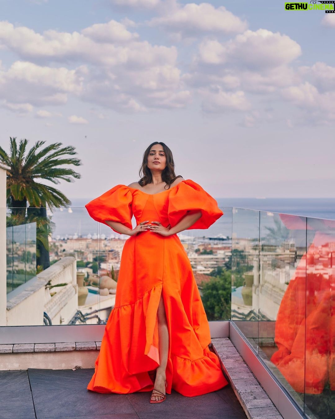 Kusha Kapila Instagram - working on my Vitamin D deficiency in the Cannes☀️ Thank you @drsheths for making my journey of #Cannes2023 flawless. Excited to rep a homegrown brand here. I am wearing Dr.Sheth's Centella & Niacinamide Sunscreen. Comes with SPF 50 PA+++ and is best suited for oily and acne prone skin like mine. #90yearsofExpertise #Onesteproutine #DrSheths #ad @fetch_india shot by: @eastmancolourr edit by: @ankushchaudharyofficial Styled by : @rhiakapoor @ayeshaaminnigam Assisted by: @thanishqkokare Outfit : @avarofiglio Jewellery: @mamour_paris Shoes: @benedettabruzziches Makeup : @aashna_shah Hair : @makeupbyvishakha Cannes, France - French Riviera