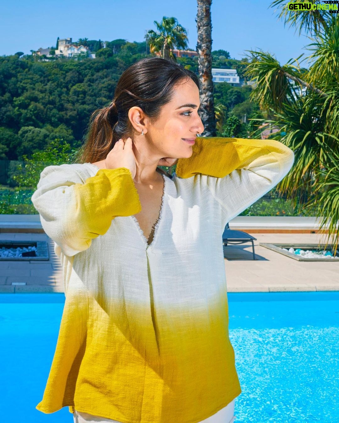 Kusha Kapila Instagram - not me posing like I own this villa 🌚 Thank you @airbnb for making this spectacular stay possible and making all my French Riviera dreams come true. Which look is your fave? Cannes, French Riviera, France
