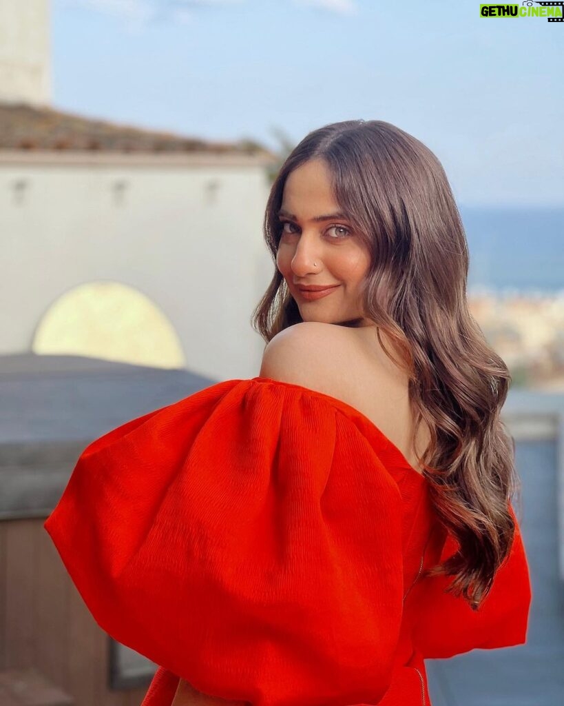 Kusha Kapila Instagram - working on my Vitamin D deficiency in the Cannes☀️ Thank you @drsheths for making my journey of #Cannes2023 flawless. Excited to rep a homegrown brand here. I am wearing Dr.Sheth's Centella & Niacinamide Sunscreen. Comes with SPF 50 PA+++ and is best suited for oily and acne prone skin like mine. #90yearsofExpertise #Onesteproutine #DrSheths #ad @fetch_india shot by: @eastmancolourr edit by: @ankushchaudharyofficial Styled by : @rhiakapoor @ayeshaaminnigam Assisted by: @thanishqkokare Outfit : @avarofiglio Jewellery: @mamour_paris Shoes: @benedettabruzziches Makeup : @aashna_shah Hair : @makeupbyvishakha Cannes, France - French Riviera