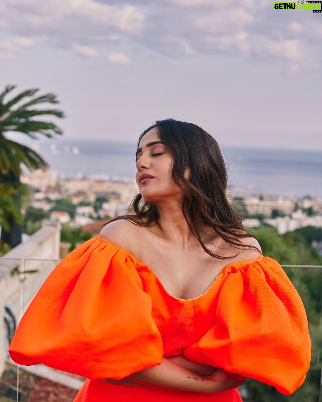 Kusha Kapila Instagram - working on my Vitamin D deficiency in the Cannes☀️ Thank you @drsheths for making my journey of #Cannes2023 flawless. Excited to rep a homegrown brand here. I am wearing Dr.Sheth's Centella & Niacinamide Sunscreen. Comes with SPF 50 PA+++ and is best suited for oily and acne prone skin like mine. #90yearsofExpertise #Onesteproutine #DrSheths #ad @fetch_india shot by: @eastmancolourr edit by: @ankushchaudharyofficial Styled by : @rhiakapoor @ayeshaaminnigam Assisted by: @thanishqkokare Outfit : @avarofiglio Jewellery: @mamour_paris Shoes: @benedettabruzziches Makeup : @aashna_shah Hair : @makeupbyvishakha Cannes, France - French Riviera