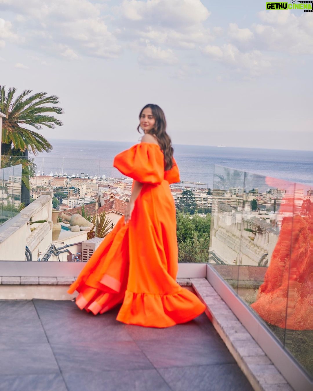Kusha Kapila Instagram - working on my Vitamin D deficiency in the Cannes☀️ Thank you @drsheths for making my journey of #Cannes2023 flawless. Excited to rep a homegrown brand here. I am wearing Dr.Sheth's Centella & Niacinamide Sunscreen. Comes with SPF 50 PA+++ and is best suited for oily and acne prone skin like mine. #90yearsofExpertise #Onesteproutine #DrSheths #ad @fetch_india shot by: @eastmancolourr edit by: @ankushchaudharyofficial Styled by : @rhiakapoor @ayeshaaminnigam Assisted by: @thanishqkokare Outfit : @avarofiglio Jewellery: @mamour_paris Shoes: @benedettabruzziches Makeup : @aashna_shah Hair : @makeupbyvishakha Cannes, France - French Riviera