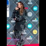 Kusha Kapila Instagram - kal ek award mila toh ghar ki yaad aayi toh fellow dilliwale ke ghar ke bahar jakar pose kar ke acha laga. bas mannat ka board rapair ke liye gaya hua hai abhi. thank you @htcity @kalra.sonal for including me in your star-studded, stylish night. Too much fun was had. Received my award from @aparshakti_khurana who has always hyped me💜 I am styled by @ayeshaaminnigam obvs wearing my friend @goyalkanika’s beautiful clothes @aashna_shah did the smokeeeey makeup and @makeupbyvishakha did this texturrred hair earrings by @viangevintage rings by @studioviange Mannat