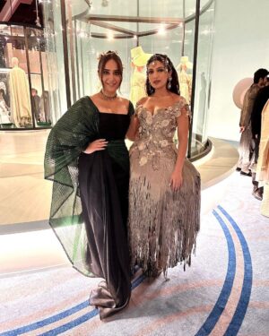Kusha Kapila Instagram - @nmacc.india photo dump✨

last night was one for the books. The scale of this cultural centre alone engulfed you that is if you could process the people you were walking past. I want to quickly talk about the exhibit that was and should be at the centre of this “Indian met gala”. Design, fashion and art students are going to devour it. When I was studying at NIFT, if my batchmates and I experienced something like this, I know for sure we’d be spending a lot of our time here. Think archival pieces from Indian and international designers from collections that are referenced often in design school. I enjoyed the exhibit immensely which is probably the reason I missed out on getting a selfie with Zendaya and Tom which let’s be honest I was never going to get but hey, I saw SRK perform so I truly won last night🌚