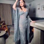 Kusha Kapila Instagram - lapet liye badan par sitare💎 @itrhofficial dressed me up for @cosmoindia awards last night and I felt very very sexy🌝 styled by @ayeshaaminnigam 💜 jewels by @goldenwindow