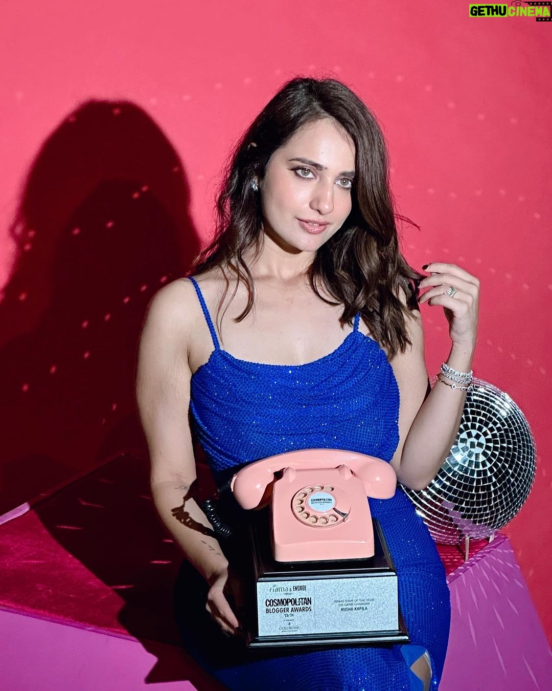 Kusha Kapila Instagram - thank you @cosmoindia for my “millennials refusing to grow up” award lol. jokes apart, I made my first video in April, 2017, went solo as a creator in 2019 and it’s been a while since. Met so many brilliant creators yesterday who said the most wonderful things and gave the warmest hugs. I hope the creator community continues to grow and amaze every day. Abhi phone baj raha hai, baad mein baat karti hoon. I am wearing my most fave @itrhofficial styled by @ayeshaaminnigam @mehullsinglla Face by @aashna_shah hair by @vishakhadjain Jewellery by @karishma.joolry @anaghaartsnjewels