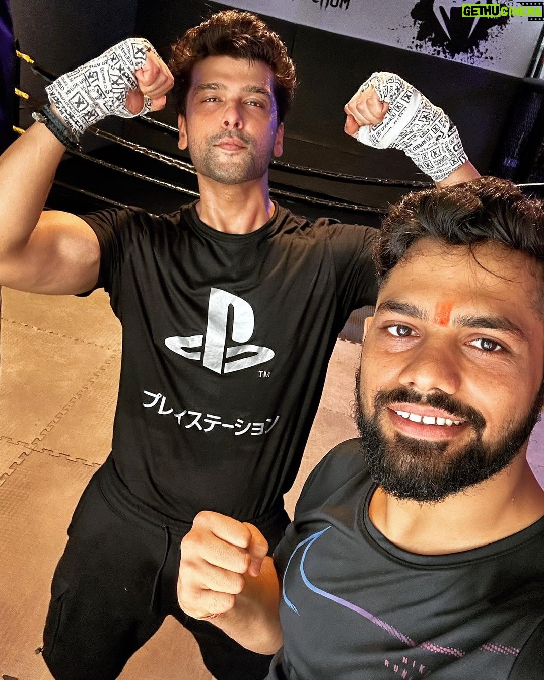 Kushal Tandon Instagram - @krishna.payasi 👋fun session hellya🤜