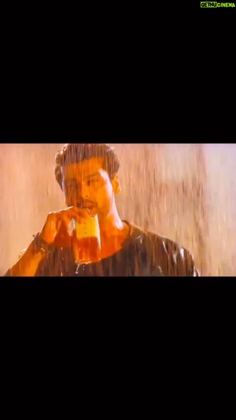 Kushal Tandon Instagram - बरसातें मौसम प्यार का❤️