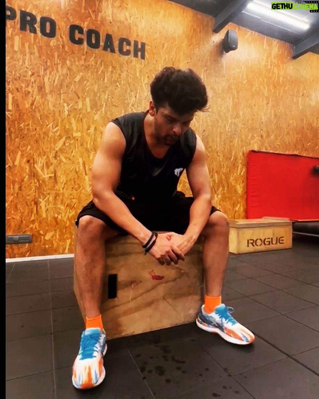 Kushal Tandon Instagram - This guy has no mercy @_praveen_nair ☠️