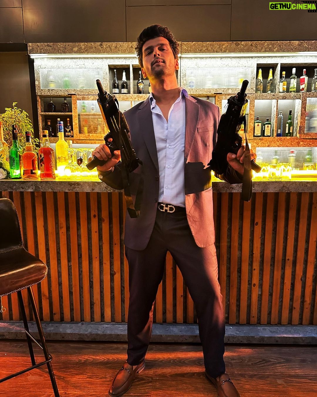 Kushal Tandon Instagram - Say hello to my little friend ✨styled by ,my not so little friend ✨