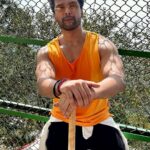 Kushal Tandon Instagram – Blessed birthday, trekked 24 kms to seek blessings from mata Rani on 7th day of Navratri , how lucky I am 😍✨,SARE BOLO JAI MATA DI 😇🙏 Vaishno Devi Bhavan Katra Jammu