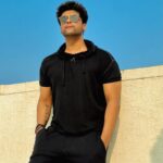 Kushal Tandon Instagram – If you ‘re gonna be two faced , at least make one of them pretty ✨
