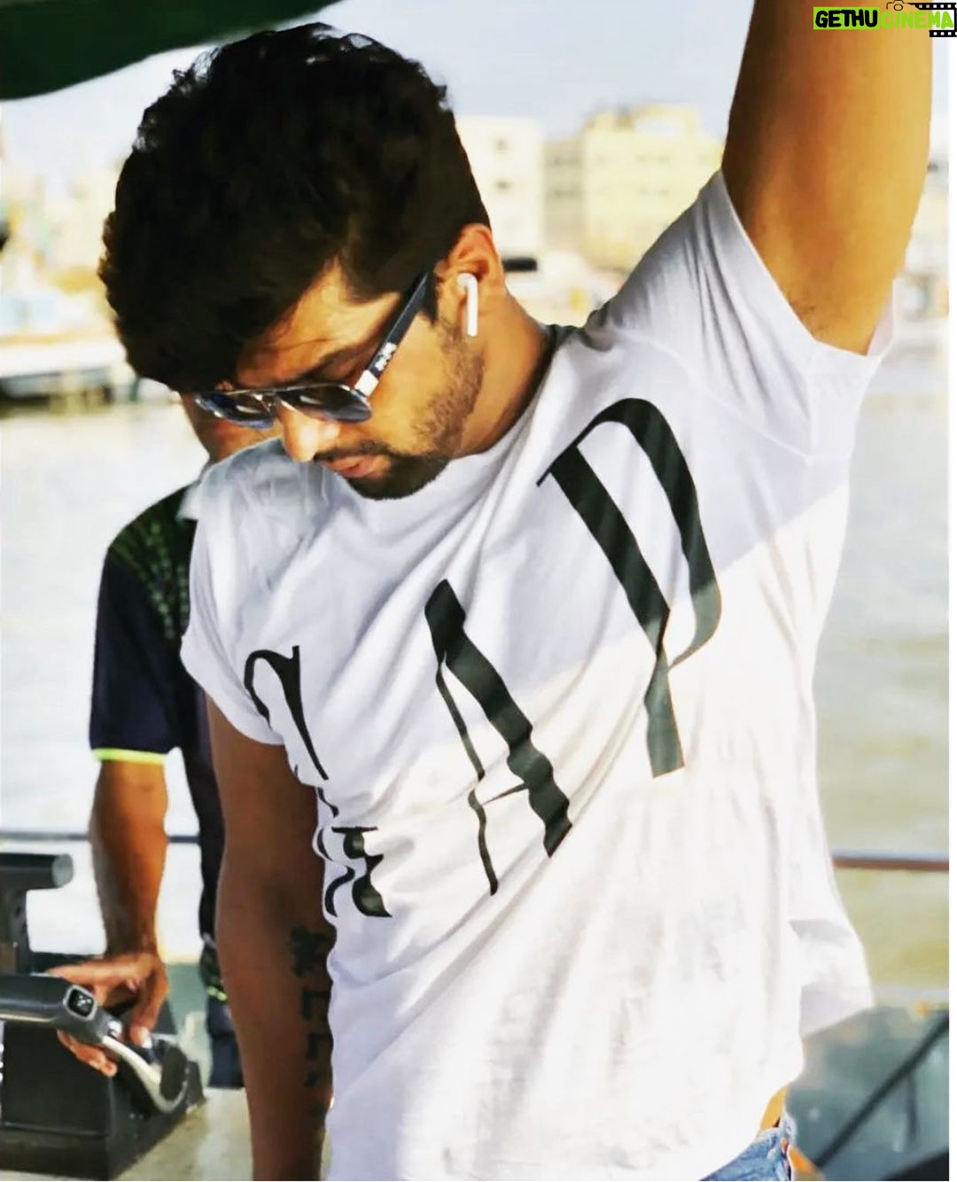 Kushal Tandon Instagram - It’s not love , I was just drunk ✨