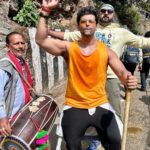 Kushal Tandon Instagram – Blessed birthday, trekked 24 kms to seek blessings from mata Rani on 7th day of Navratri , how lucky I am 😍✨,SARE BOLO JAI MATA DI 😇🙏 Vaishno Devi Bhavan Katra Jammu