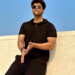 Kushal Tandon Instagram – If you ‘re gonna be two faced , at least make one of them pretty ✨