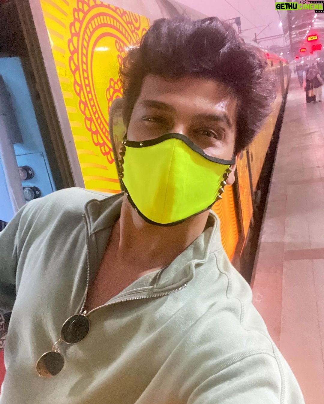 Kushal Tandon Instagram - कुछ 20 साल पुरानी यादें❤️✨🙃