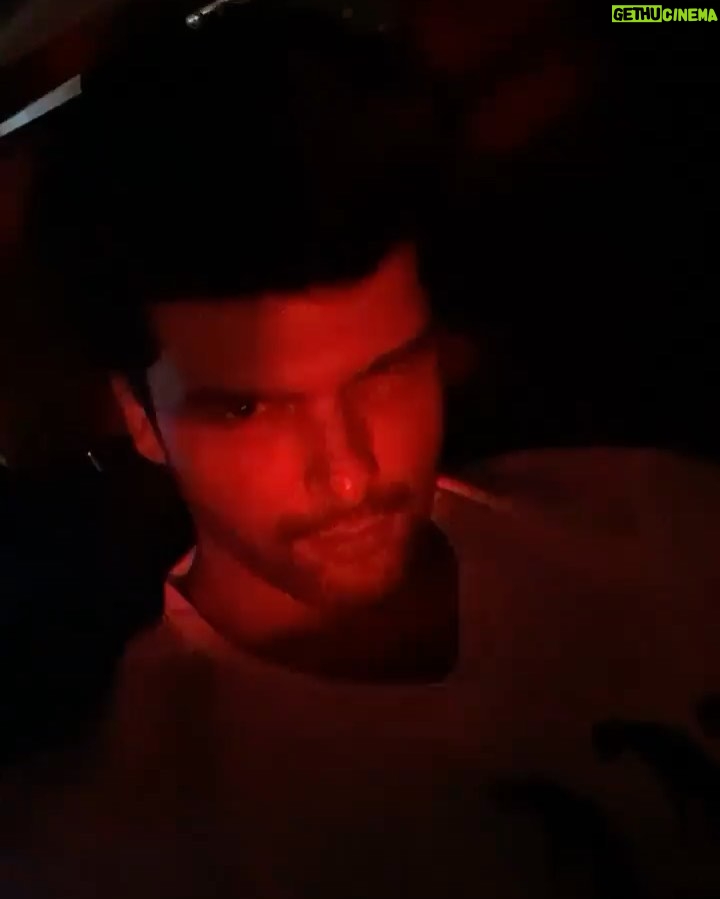 Kushal Tandon Instagram - Babyyyyyy how do you sleep when you ……..✨🙃