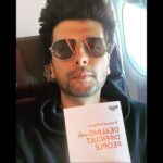Kushal Tandon Instagram - Harvard quotes, it is advisable to read the manual guide of the city before entering it . But  what are the chances  if the Teacher is non other than the Chief minister of the city ,who is sitting rite next to you to take you through the manual. Hahah😅. . A fun filled air ride with honorable CM of Delhi. To my surprise my teacher was " good man di laalten" , he passed me with flying colors and I believe this stay will be memorable 😉swipe write to @arvindkejriwal 🙏