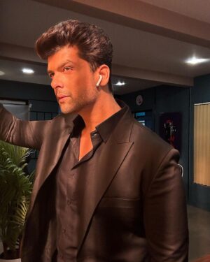 Kushal Tandon Instagram - Act like you can’t afford the bread , until they find out you own the bakery, stay humble ! 🖤