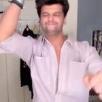 Kushal Tandon Instagram - Trying to be awake at night shifts 🙃