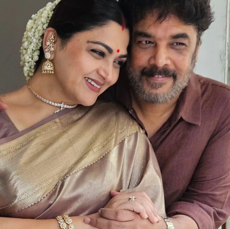Kushboo Instagram - Love is when he still continues to bring that shy smile even after almost 29 yrs of togetherness ❤️❤️ #DressedForOccasion. #weddingseason