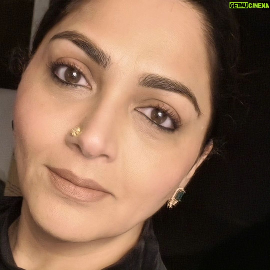 Kushboo Instagram - In the depth of darkness, a gentle smile reflects a world of contentment and love..🩶🩶🩶