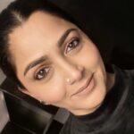 Kushboo Instagram - In the depth of darkness, a gentle smile reflects a world of contentment and love..🩶🩶🩶
