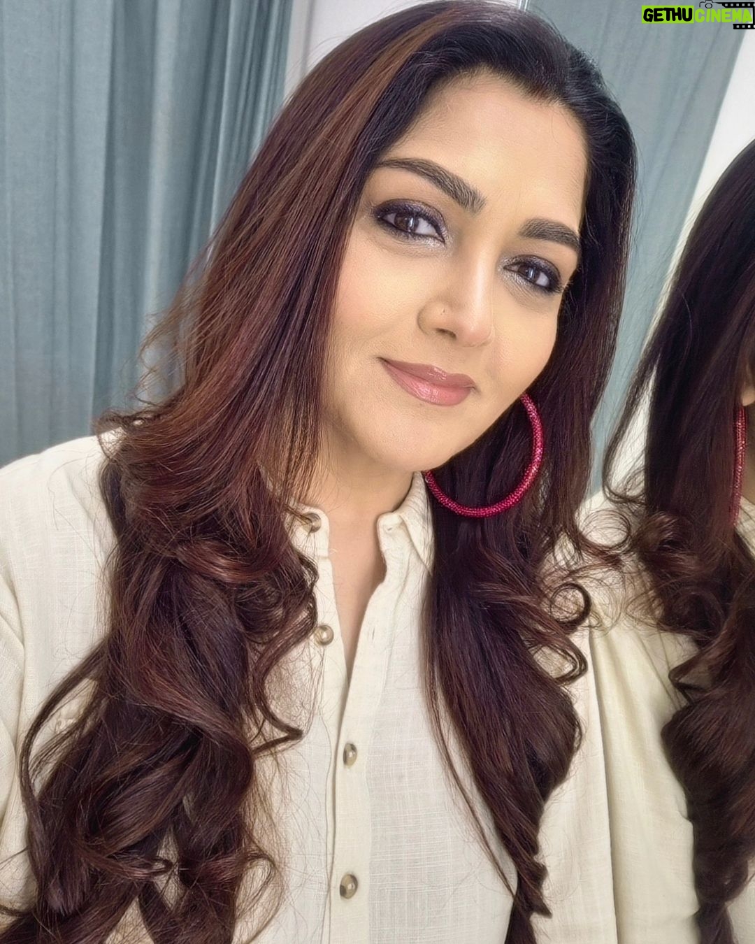 Kushboo Instagram - Simplicity can be quite captivating and enhancing the beauty from within. 🤎🤎🤎🤎