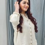 Kushboo Instagram – Simplicity can be quite captivating and enhancing the beauty from within. 🤎🤎🤎🤎