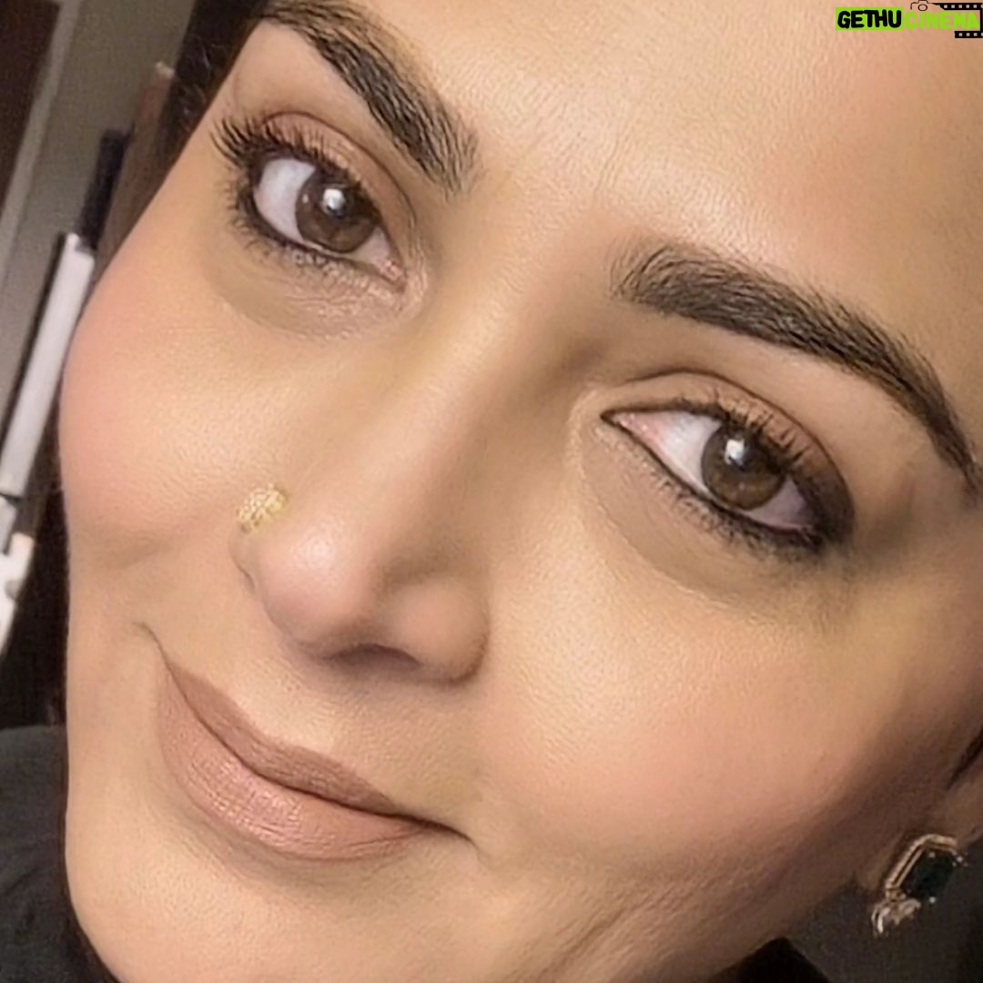 Kushboo Instagram - In the depth of darkness, a gentle smile reflects a world of contentment and love..🩶🩶🩶