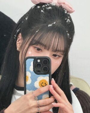Kwon Eun-bi Instagram - 햅삐크리스마스..🤍내년에 만나자☃️🎄🤍