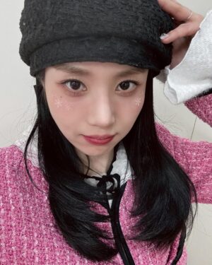 Kwon Eun-bi Instagram - 햅삐크리스마스..🤍내년에 만나자☃️🎄🤍
