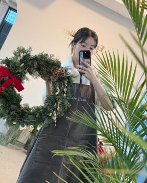Kwon Eun-bi Instagram - 햅삐크리스마스..🤍내년에 만나자☃️🎄🤍