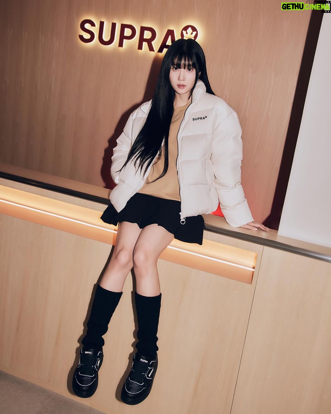 Kwon Eun-bi Instagram - #수프라 #SUPRA #수프라패딩 ⠀ 수프라 한남 플래그쉽 스토어에서 따뜻한 겨울 고프코어 스타일링을 확인해보세요.♥️
