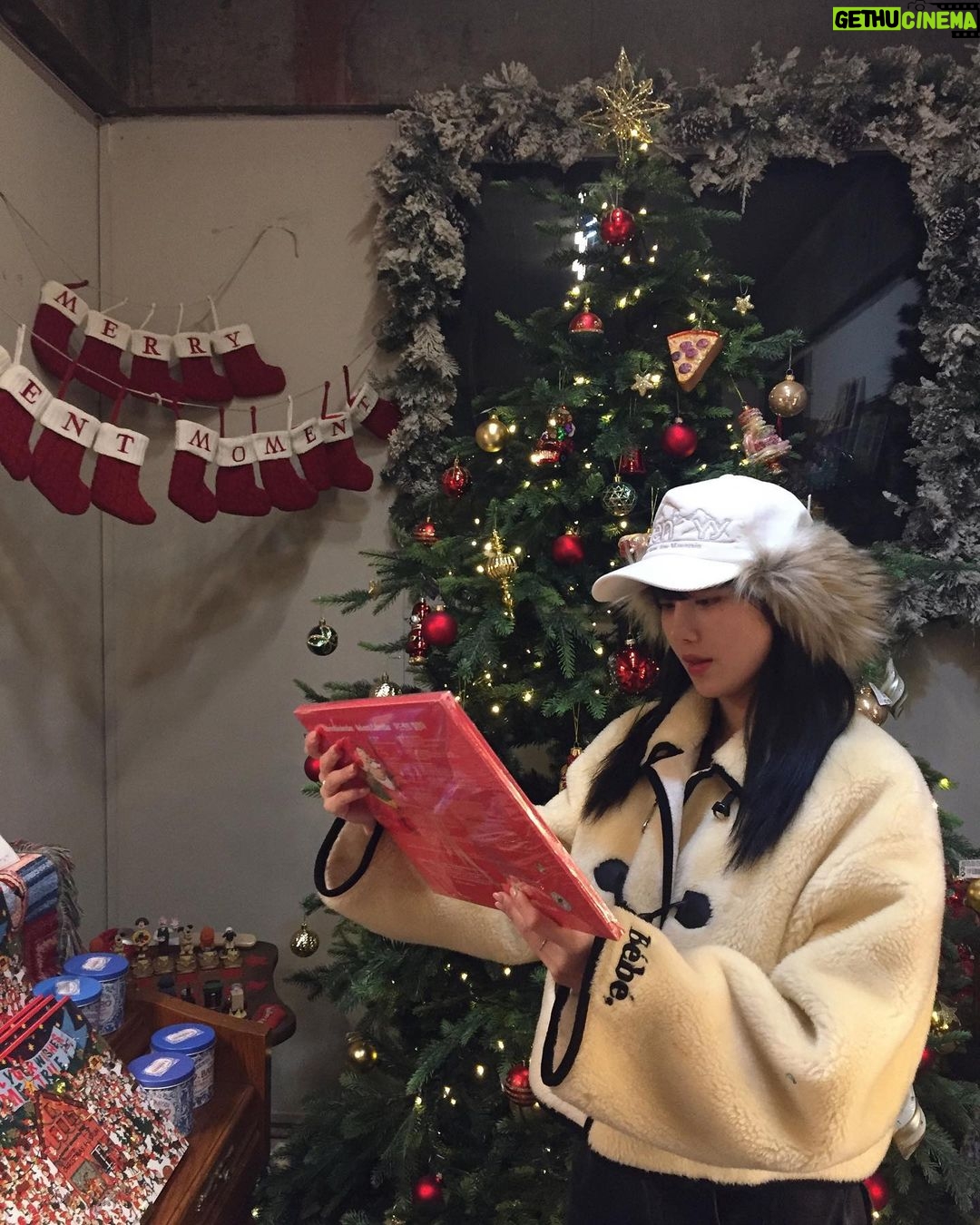 Kwon Eun-bi Instagram - @izykite + ☃️ = 🎄🤍