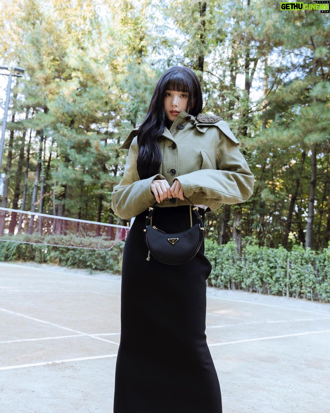 Kwon Eun-bi Instagram - 🖤 ⠀ @prada #PradaArque #PradaFW23 #ad